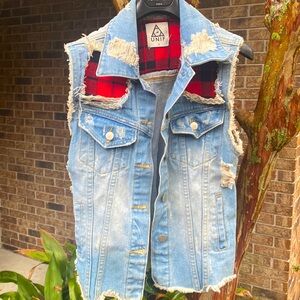 🥰 cute 🥰 denim distressed 😩 vest with red flannel patch work size S